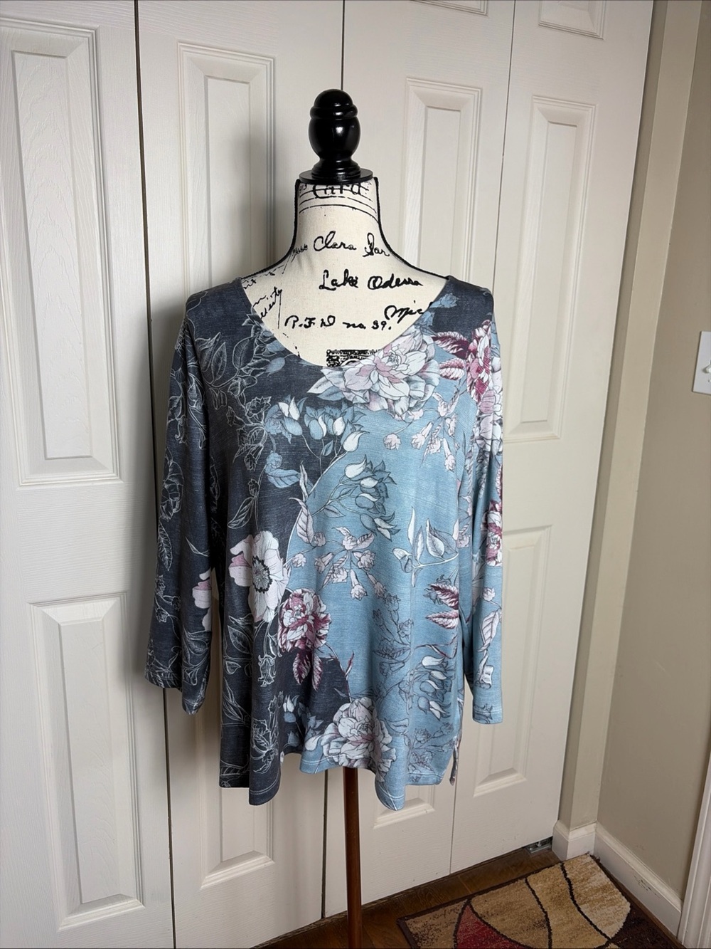 Chicos Easywear 3 Xlarge 16/18 Blue Floral Artsy Soft 3/4 Sleeve Blouse Top